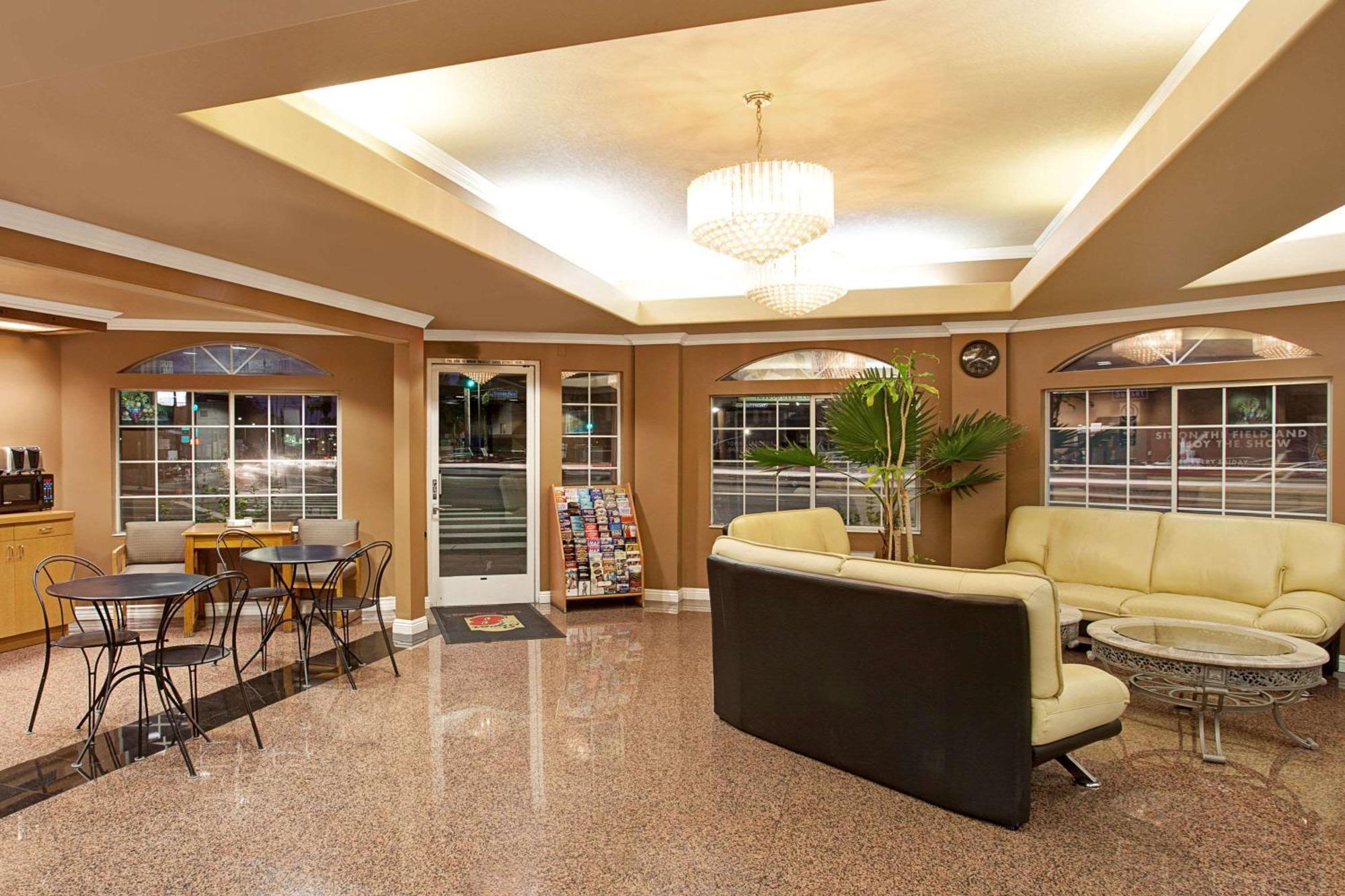 Super 8 By Wyndham Los Angeles Downtown — Photos 2